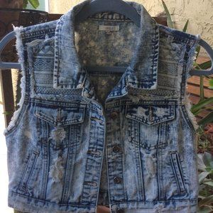Chiqle Denim Architect shredded light blue denim vest